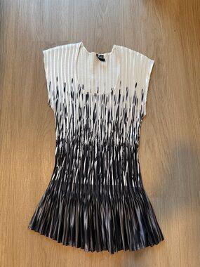 Milano Black and White Pleated Ombre Knit Top